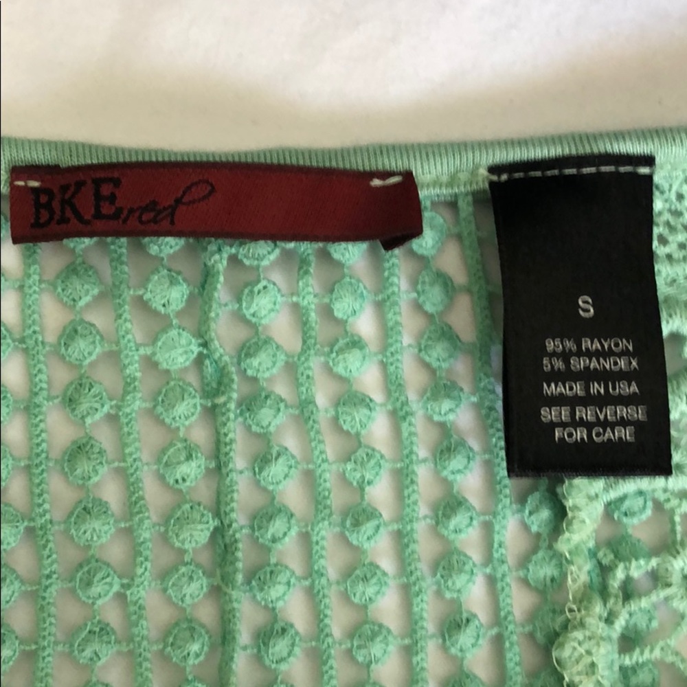Buckle Top - Picture 4 of 4